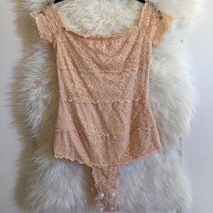 Peach Lace Snap-Bottom Bodysuit, Small *NEW
